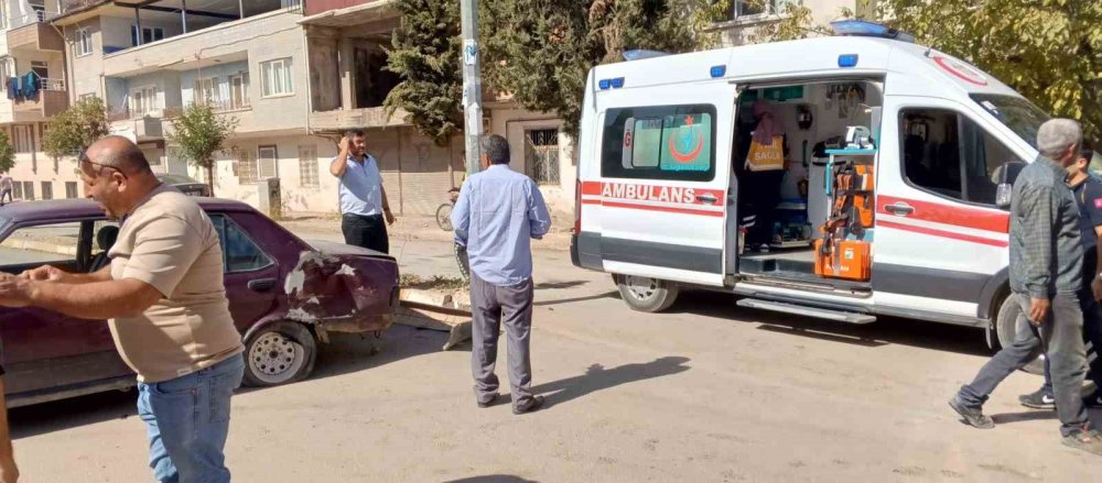 Adıyaman'da iki otomobilin çarpıştığı kazada 1 kişi yaralandı