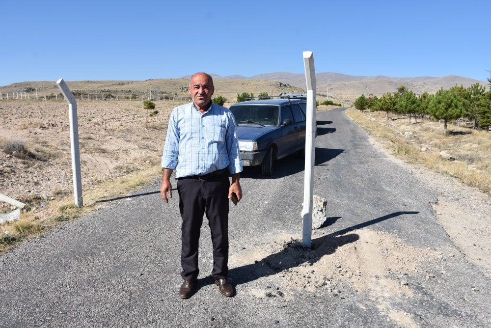 Niğde'de garip bir olay! Köy yolunu kapattı