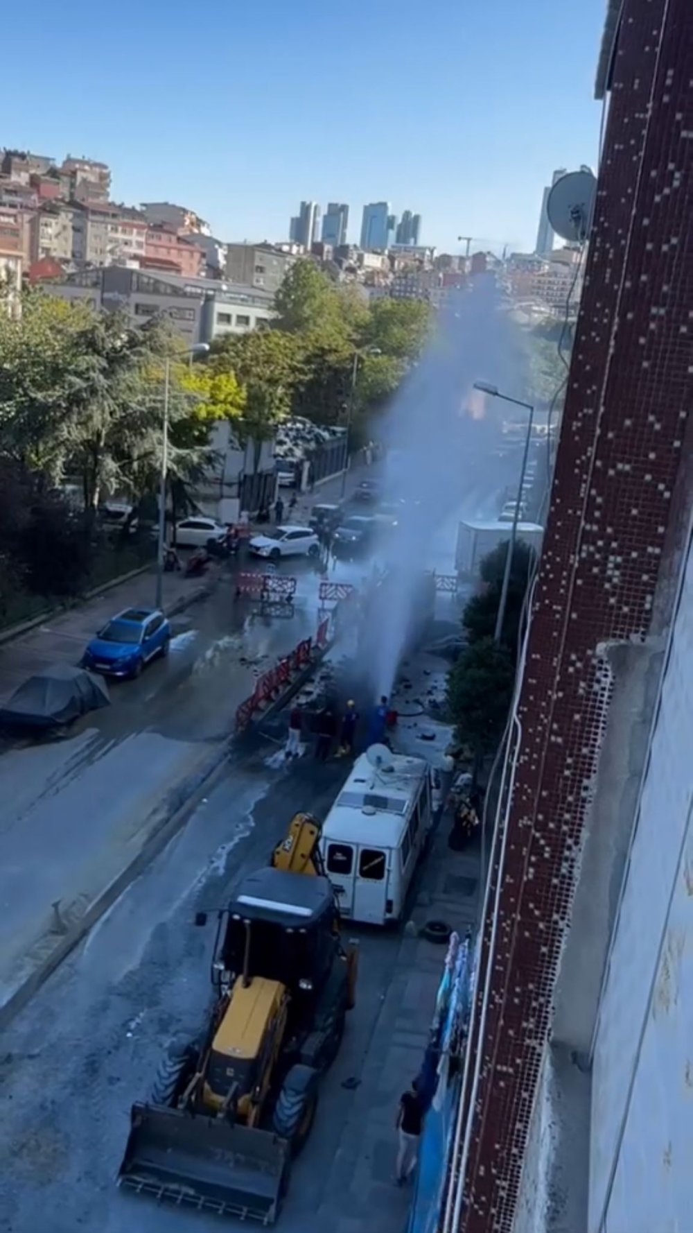 Kepçe isale borusunu patlattı! "Şaşırdık. Panik olduk"