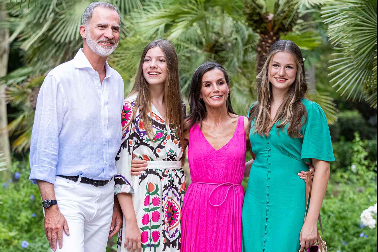 king-felipe-of-spain-princess-sofia-of-spain-queen-letiza-of-spain-princess-leonor-of-spain-los-jardines-de-la-alfabi-gardens-080123-1-408cb89dfe8347b99a89413e4ee42203.jpg