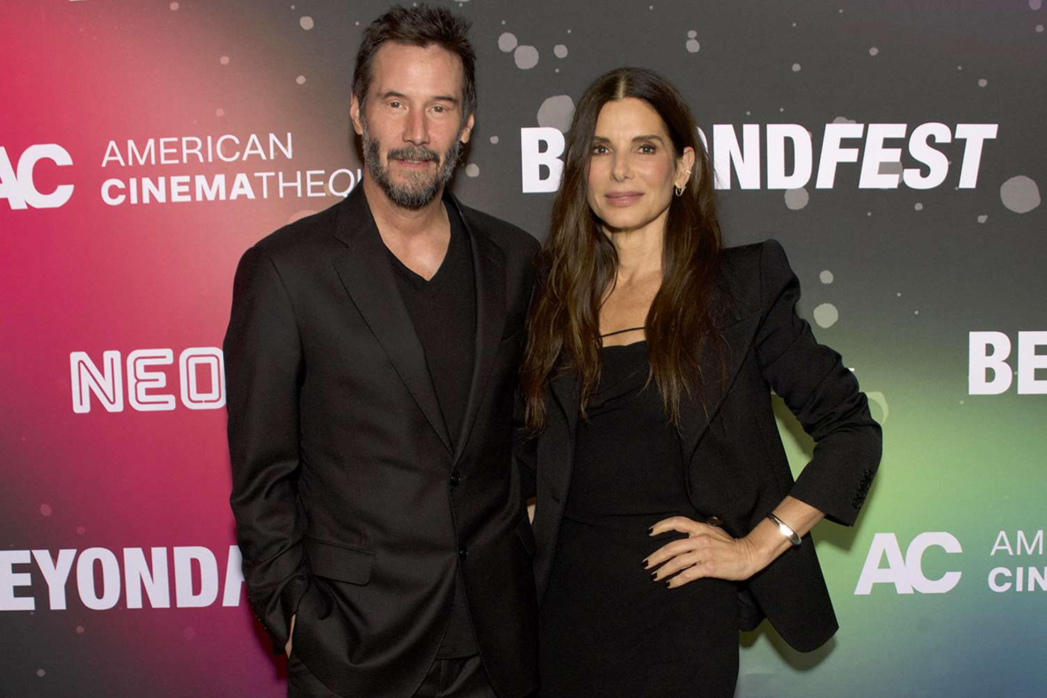 sandra-bullock-keanu-reeves-beyondfest-100924-1-31a1fd6ef1ac4d0991e5562cf5deed37.jpg