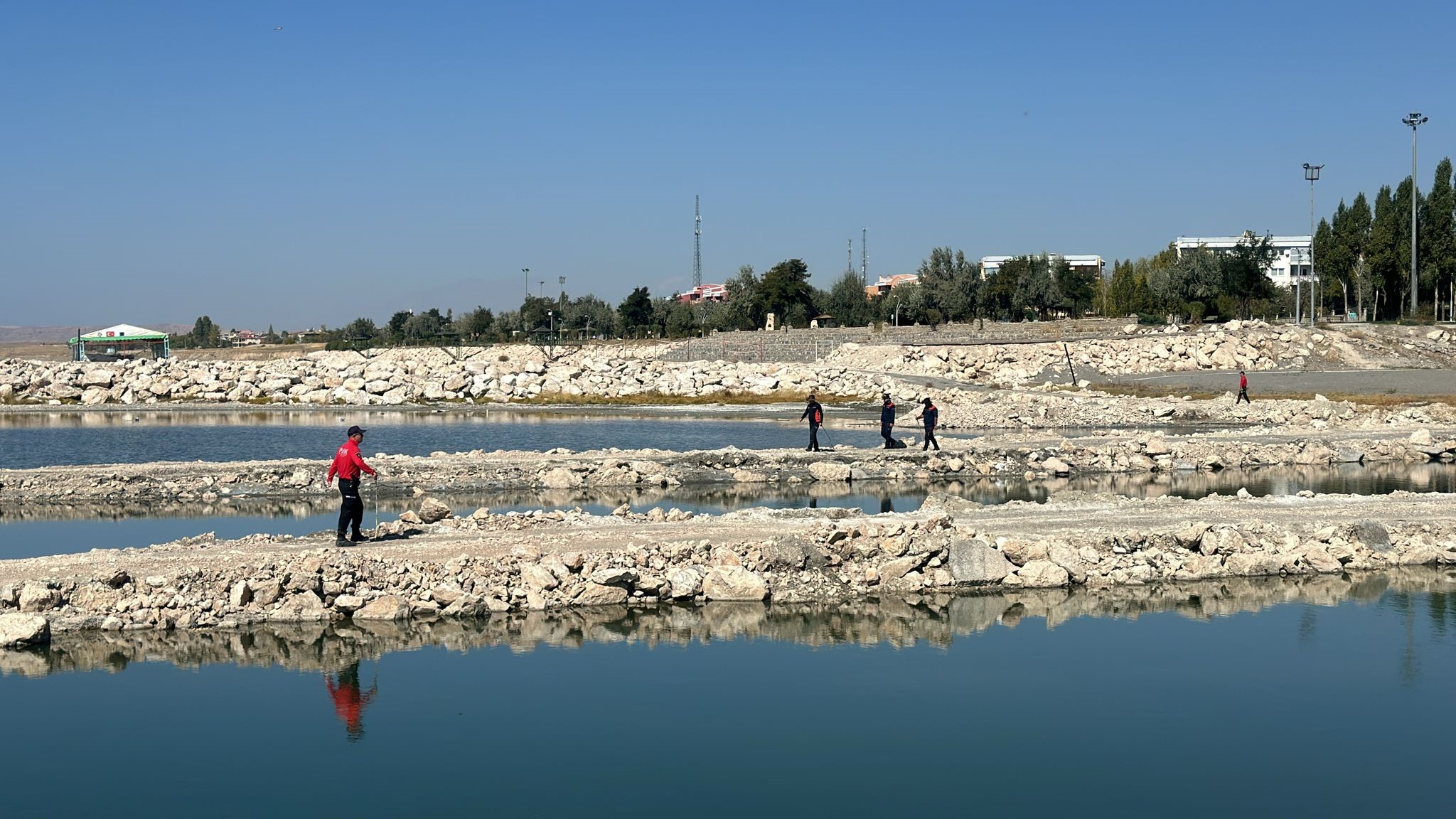 vanda-kaybolan-rojin-kabaisten-12-gundur-iz-yok-evler-sokaklar-didik-didik-araniyor-yenicag-15.jpg