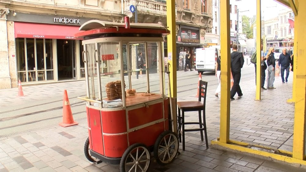 İstanbul Beyoğlu'nda bıçaklı saldırıya uğrayan polis taburcu edildi