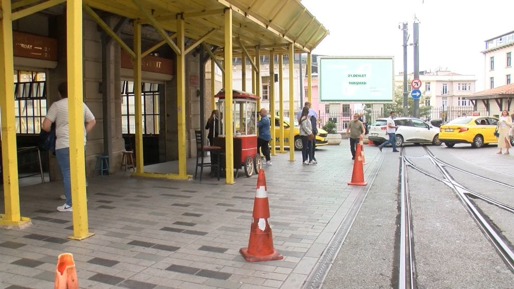 İstanbul Beyoğlu'nda bıçaklı saldırıya uğrayan polis taburcu edildi