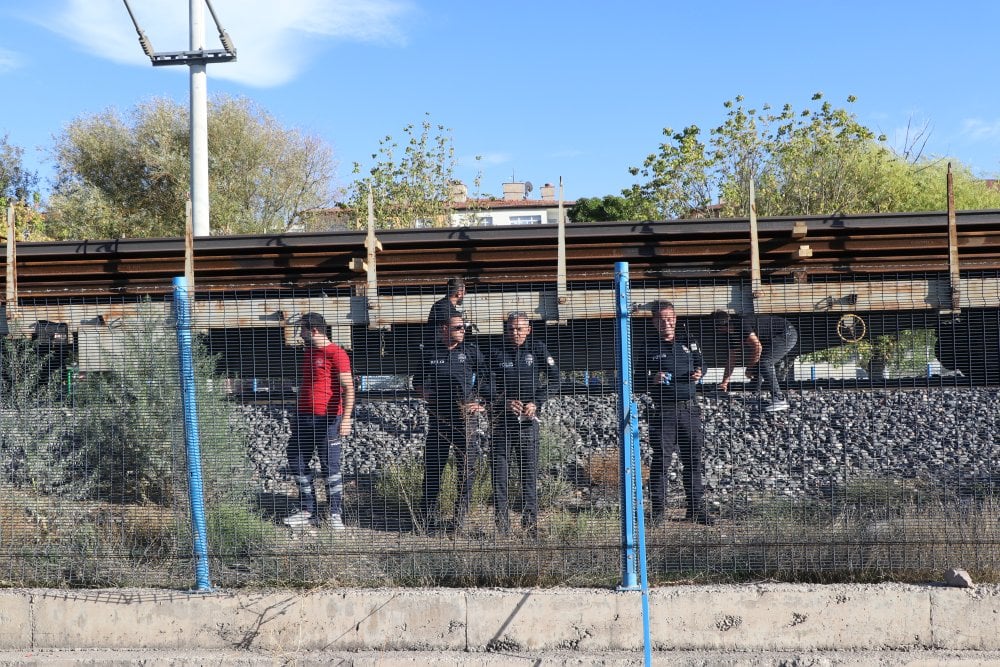 Kayseri'de yük treni çarptı! Olay yerinde öldü