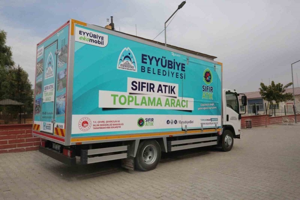 Şanlıurfa Eyyübiye’nin sıfır atık toplama aracı okullarda