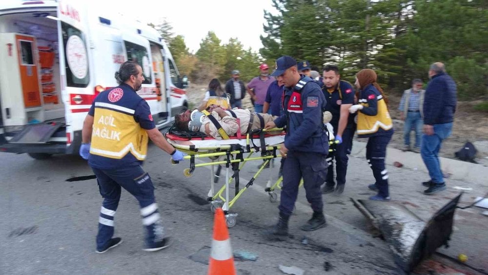 Karaman’da tarım işçilerini taşıyan minibüs devrildi: Çok sayıda yaralı var