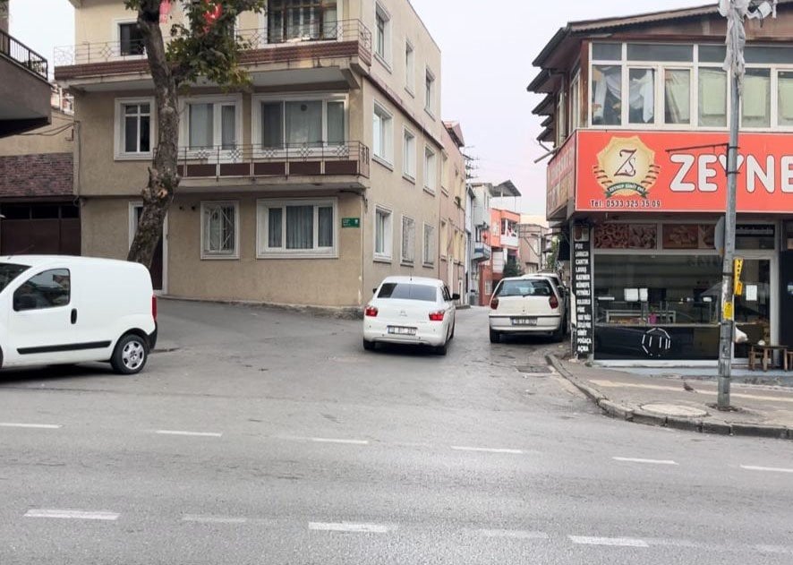 Bursa'da feci kaza! Yolun ortasında savruldular