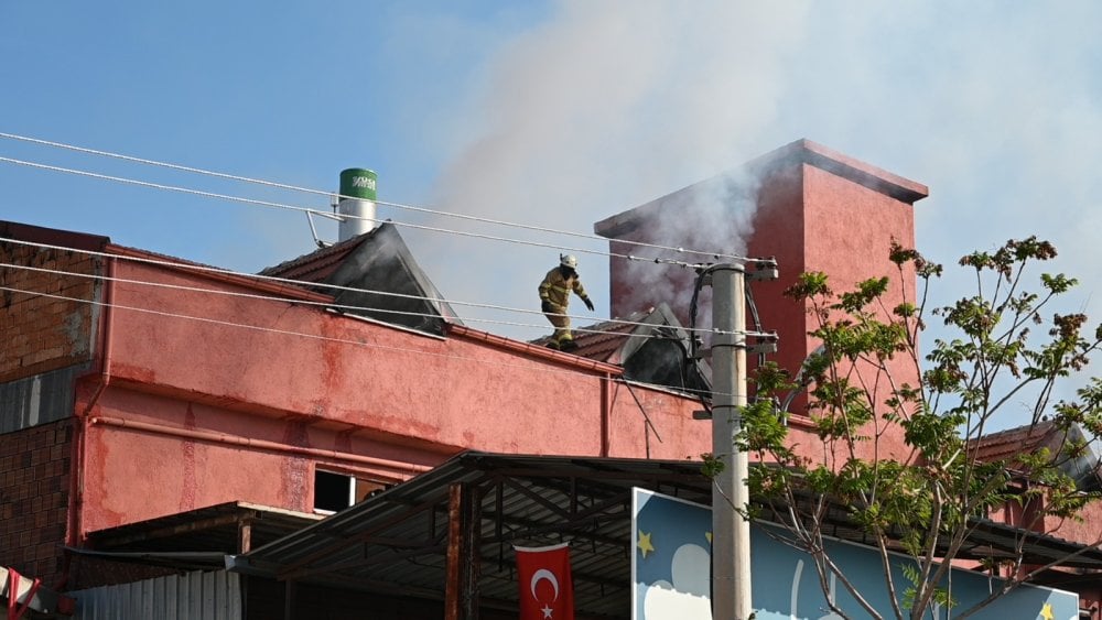 Kırıkkale'de kontrol altına alınan atölyedeki yangın yeniden alevlendi