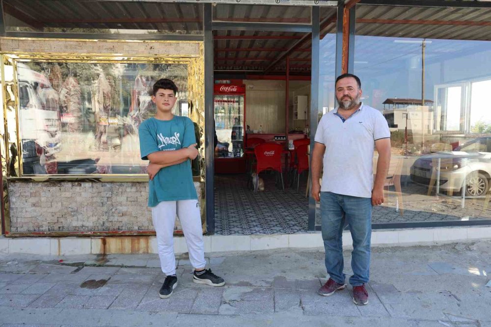 Hatay'da 6 yıldır babasının yanında mesleği öğrendi! 14 yaşındaki kasap yılların ustalarına meydan okuyor