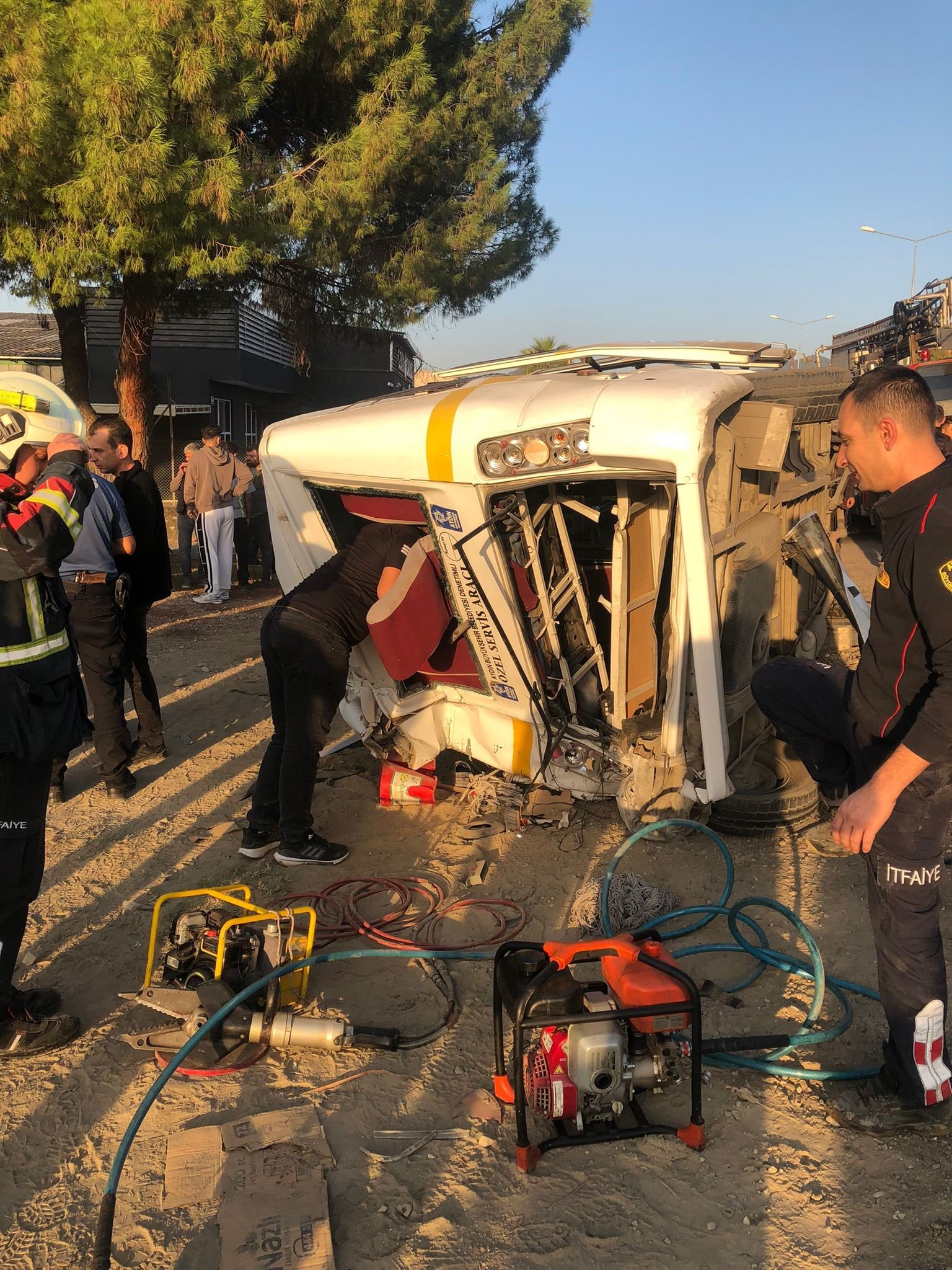 i-minibusu-ile-tanker-carpisti-cok-sayida-yarali-var-yenicag-1.jpg