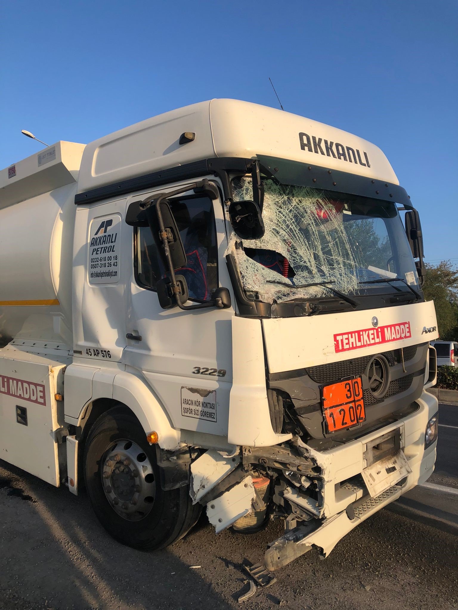 i-minibusu-ile-tanker-carpisti-cok-sayida-yarali-var-yenicag-6.jpg