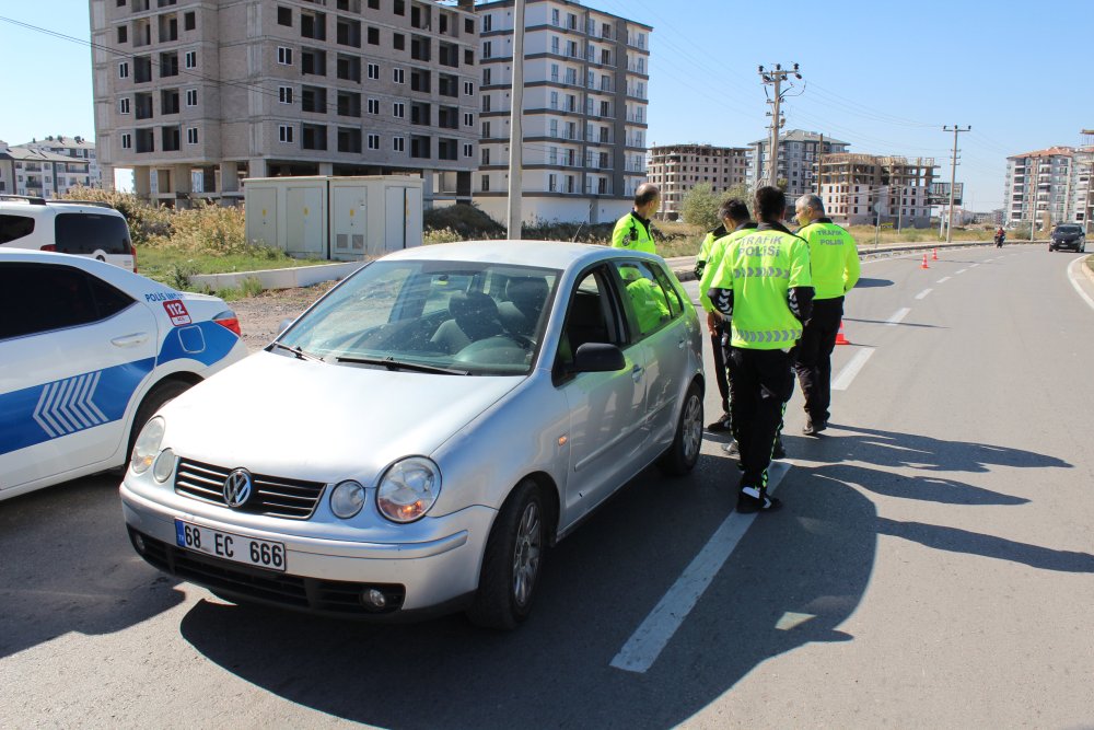 Aksaray'da polisten kaçmaya çalışan otomobil sürücüsü alkollü çıktı