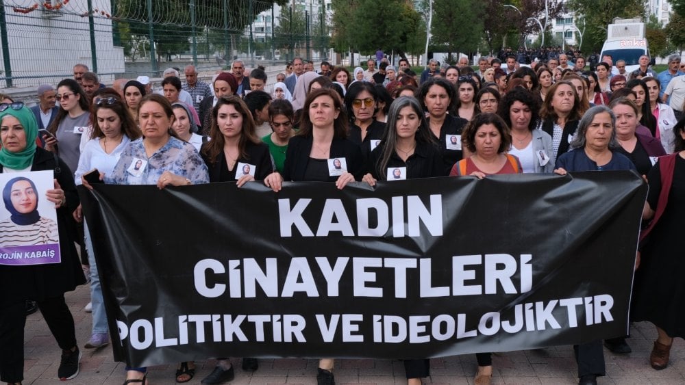 Diyarbakır’da kadınlardan Rojin için sessiz yürüyüş