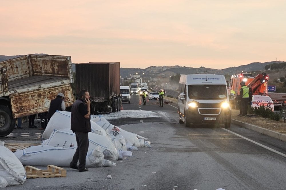 İzmir’de feci kaza: Önce ata sonra tıra çarptı, yanan araçtan sağ çıkamadı