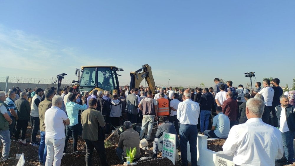 Rojin Kabaiş'e acı veda! Tabutunu kadınlar omuzladı