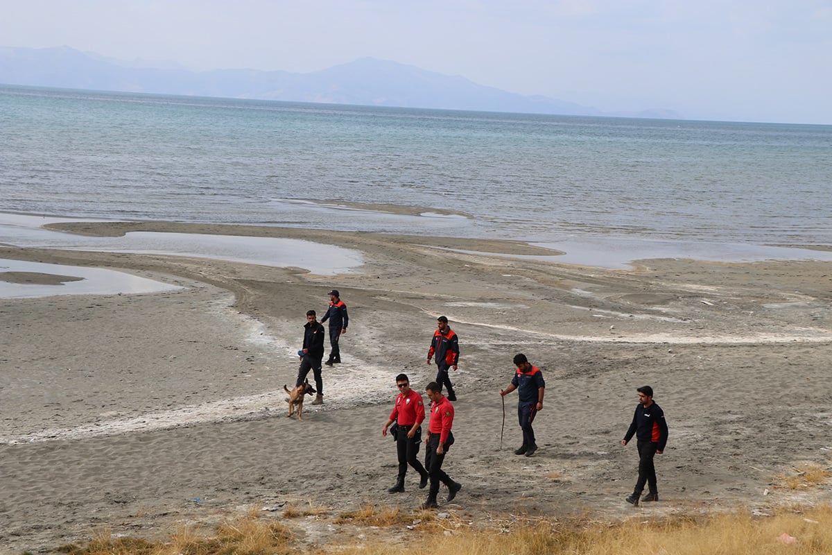 van-golu-sahilinde-cesedi-bulunan-rojin-kabaisin-olum-sebebi-belli-oldu-on-otopsi-raporu-aciklandi-yenicag-30.jpg