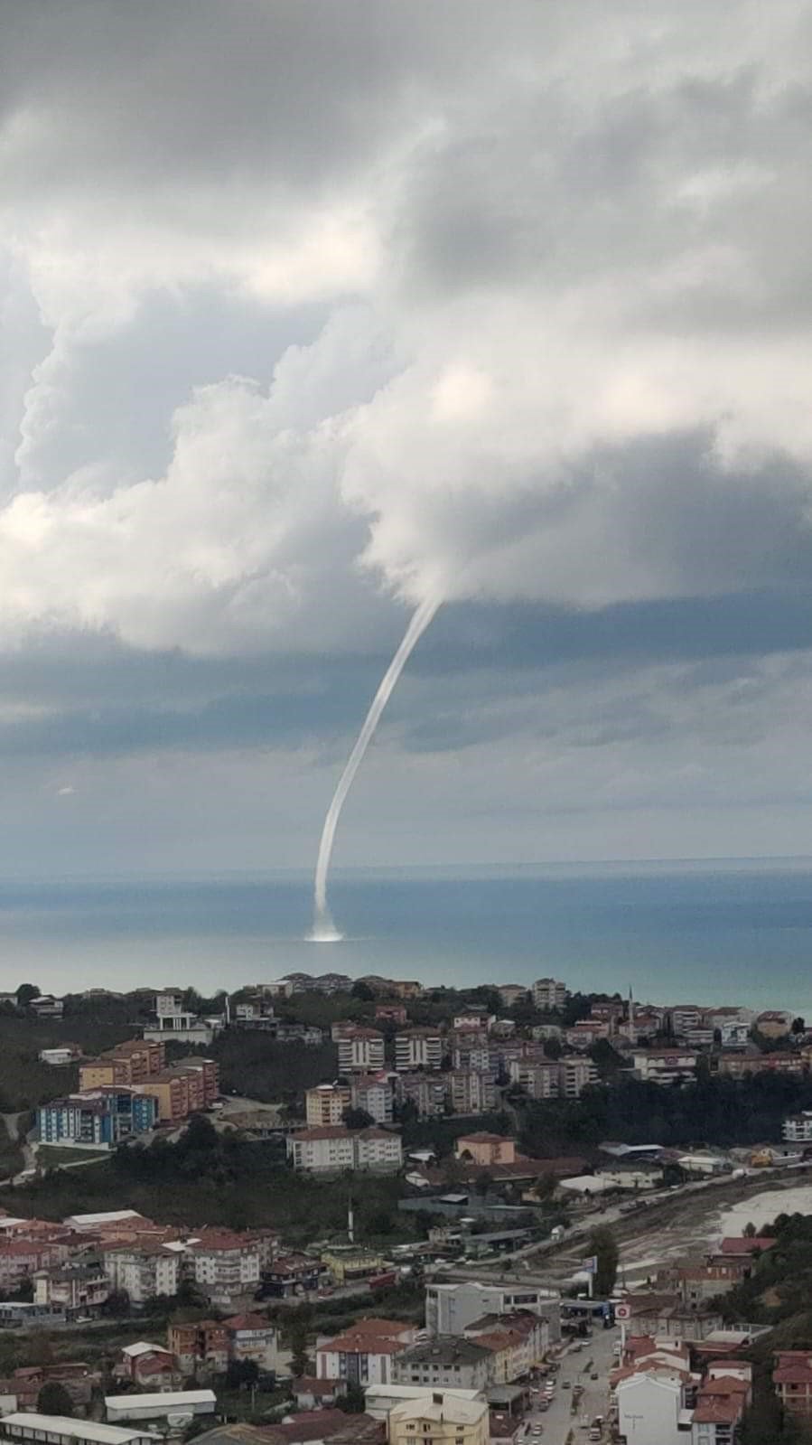 Zonguldak'ta hortum paniği! Görenler telefona sarıldı