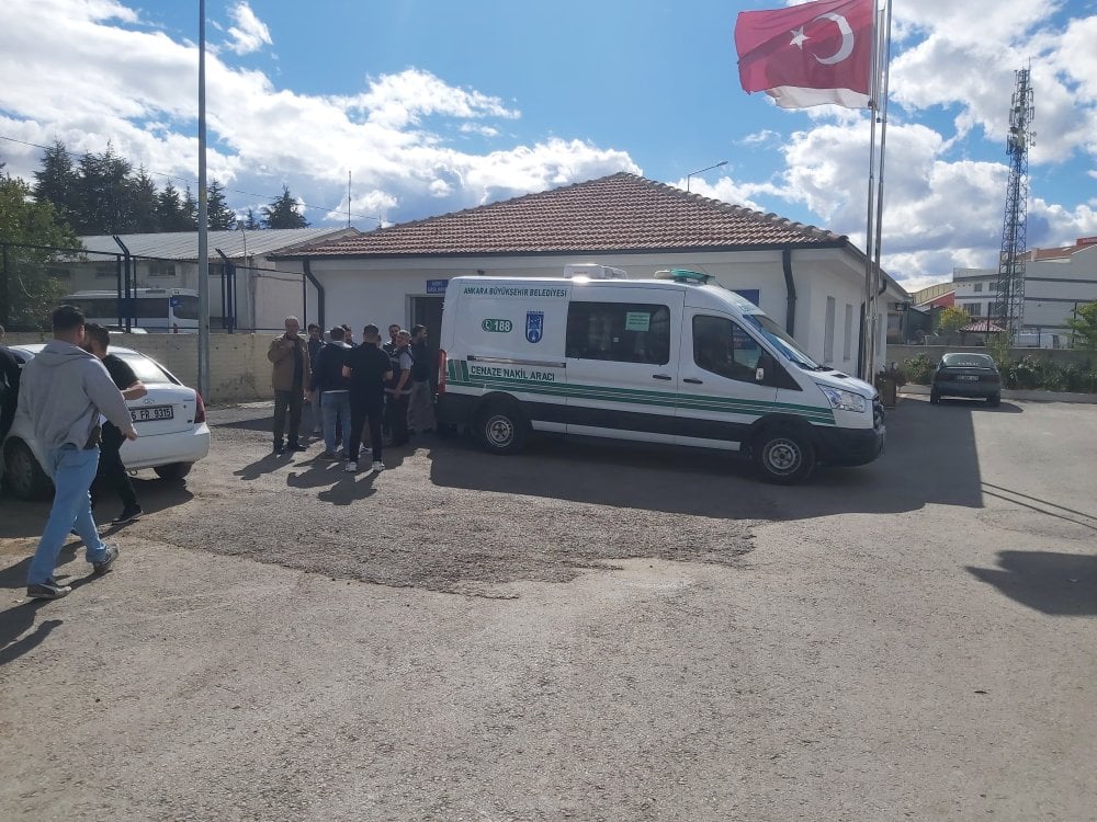 Ankara Çubuk'ta otomobilin çarptığı bisikletteki 2 kardeş kayatını kaybetti