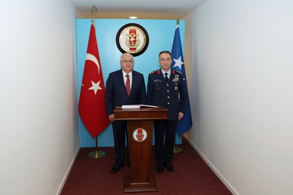 Milli Savunma Bakanı NATO Karargahı'nda