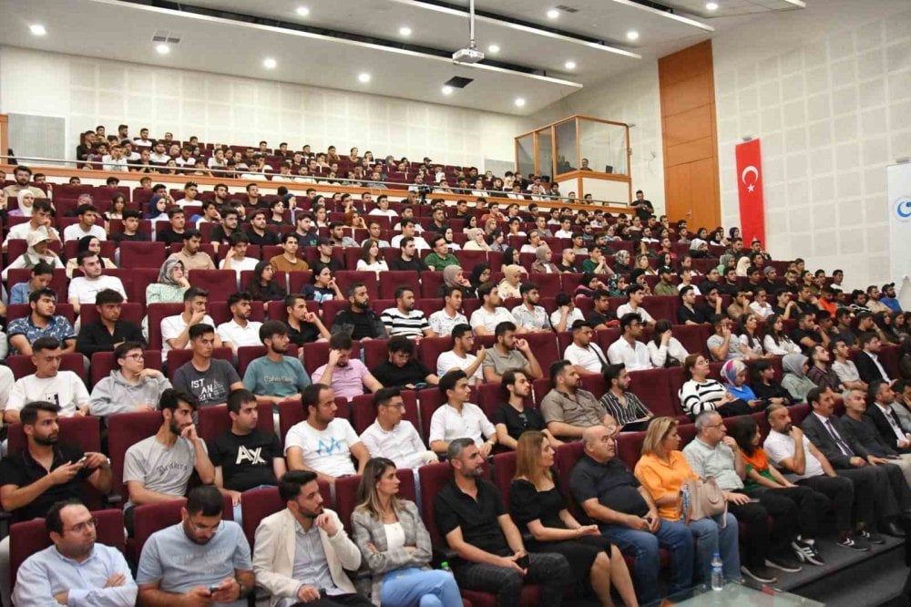 Üniversitede ’Uçuş ve Ötesi’ başlıklı söyleşi programı düzenlendi