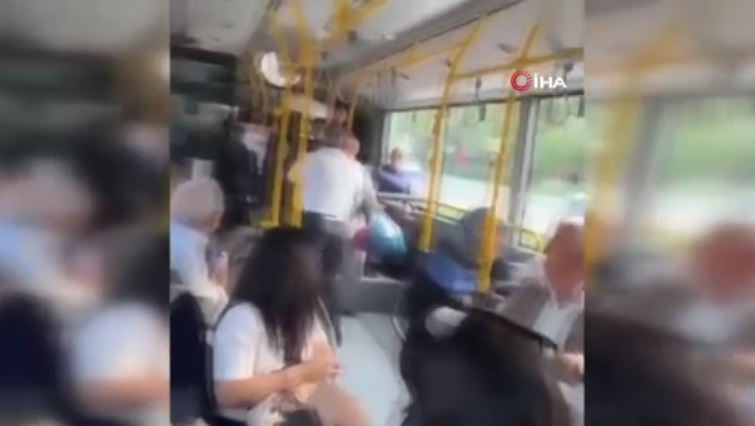 otobuste-basladi-sokakta-bitti-yolcu-ile-otobus-soforu-tekme-tokat-birbirine-girdi-yenicag-5.jpg