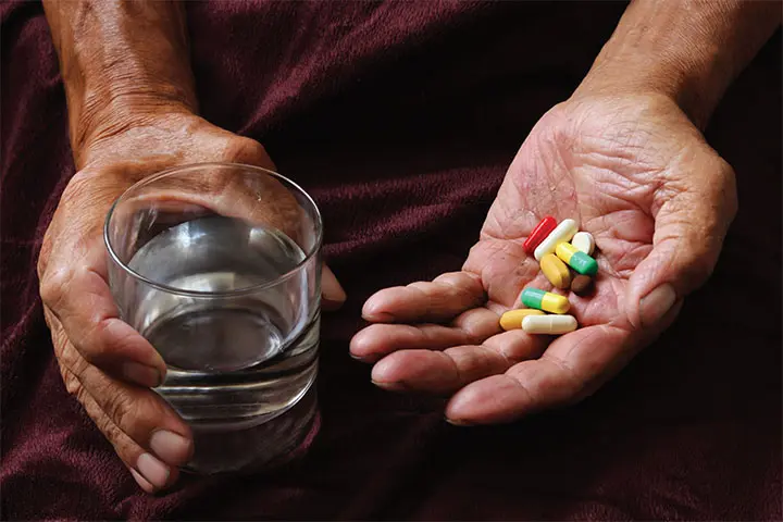 challenge-medication-older-adults.webp