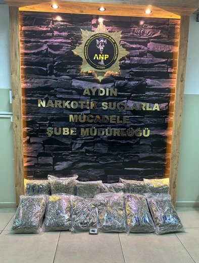 Otomobilde 13 kilogram skunk ele geçirildi