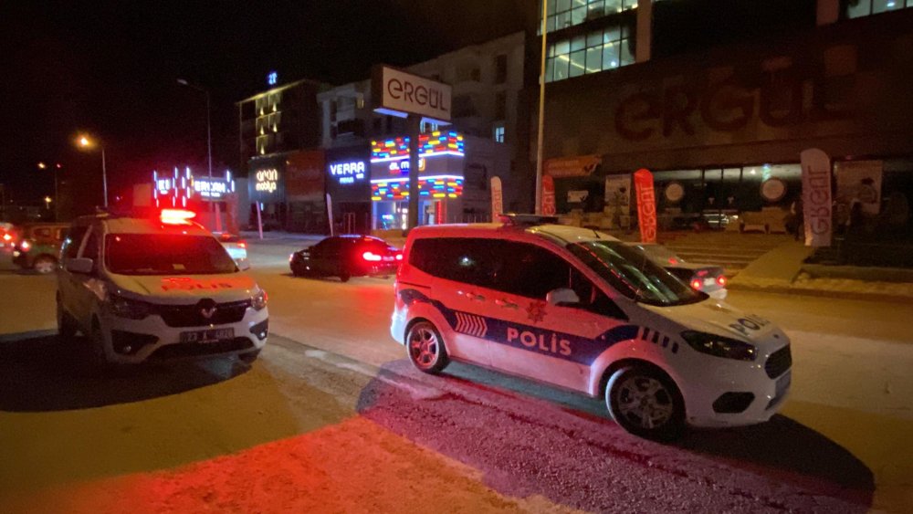 Elazığ'da bıçaklı kavga! 4 yaralı