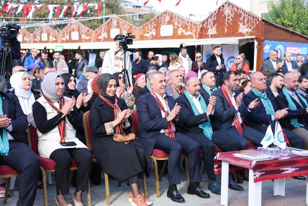 Sultangazi’deki Hamsi Festivali’nde 2 ton hamsi dağıtıldı