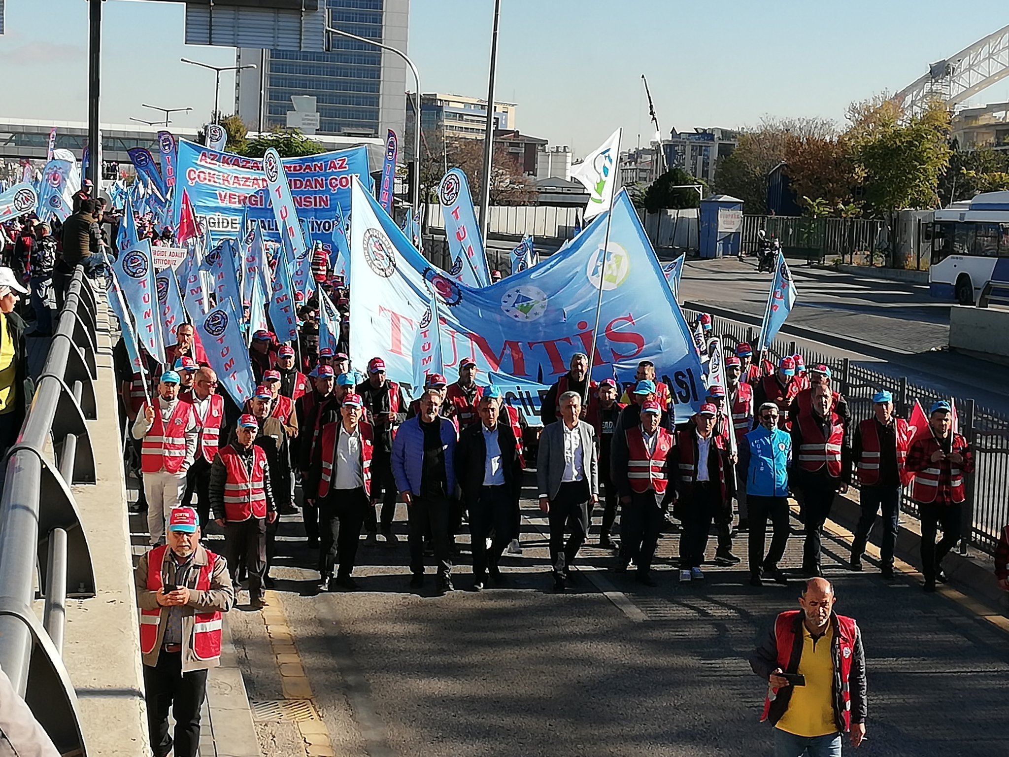 turk-isten-zordayiz-gecinemiyoruz-mitingi-tandogan-meydaninda-toplandilar-yenicag-13.jpg