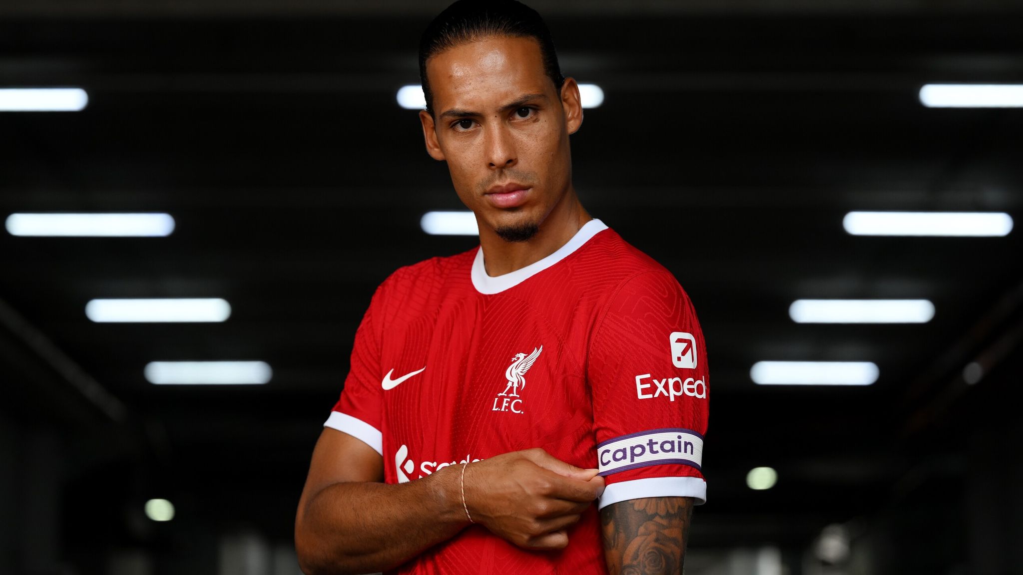 Virgil van Dijk'in Liverpool'daki geleceği belirsizliğini koruyor