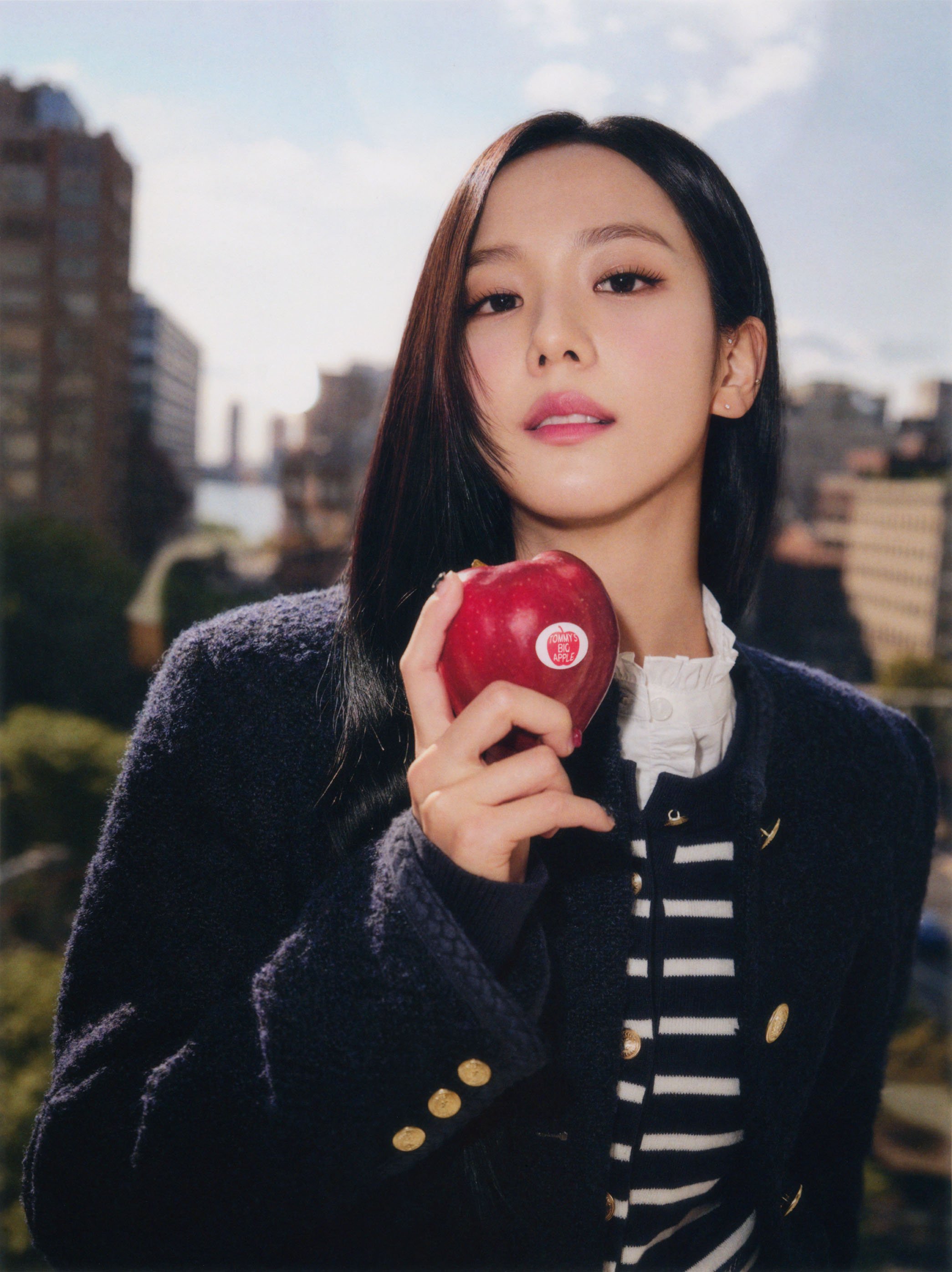 1729598210-tommy-hilfiger-fa24-campaign-jisoo-7.jpg