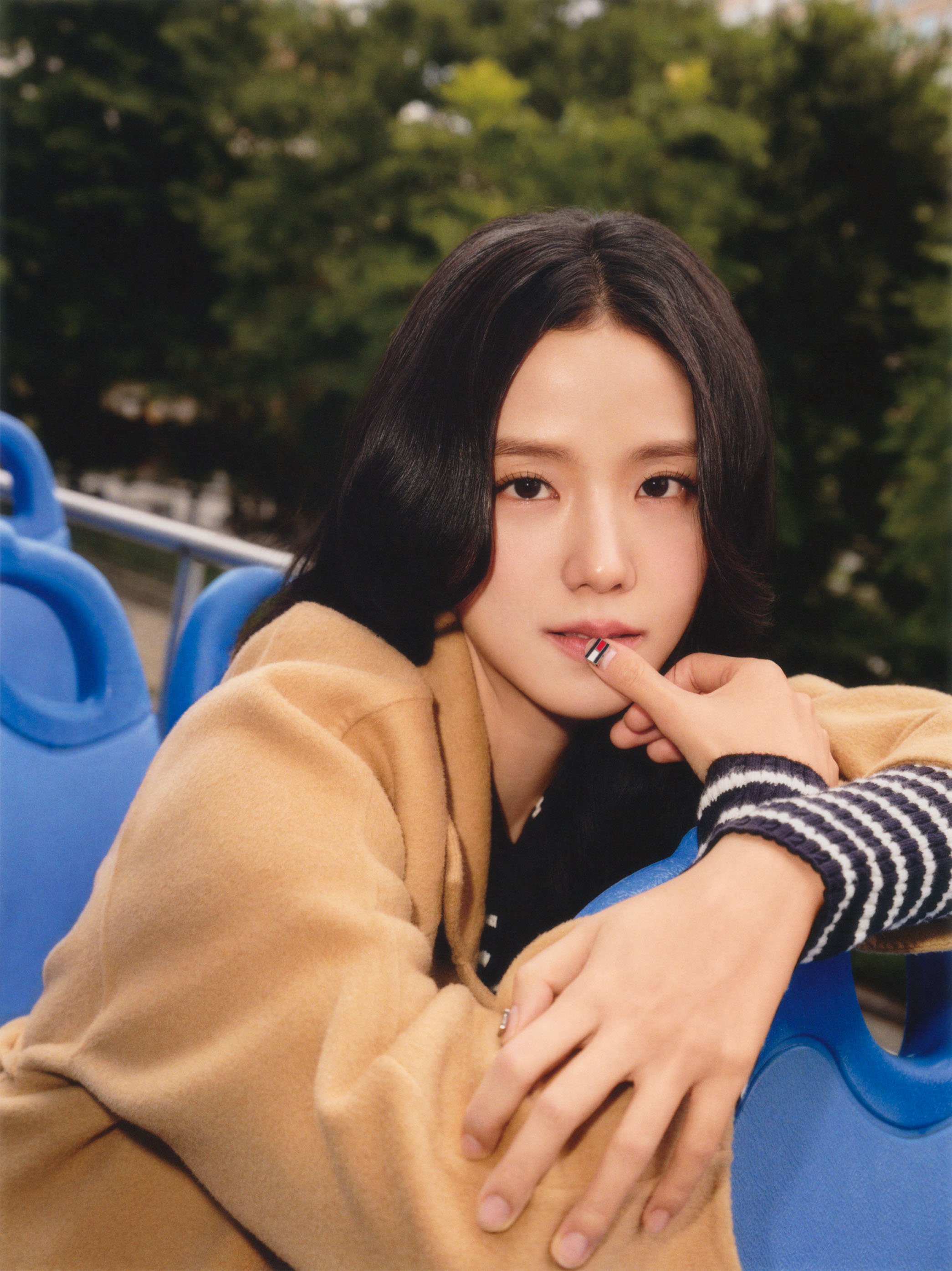 1729598214-tommy-hilfiger-fa24-campaign-jisoo.jpg