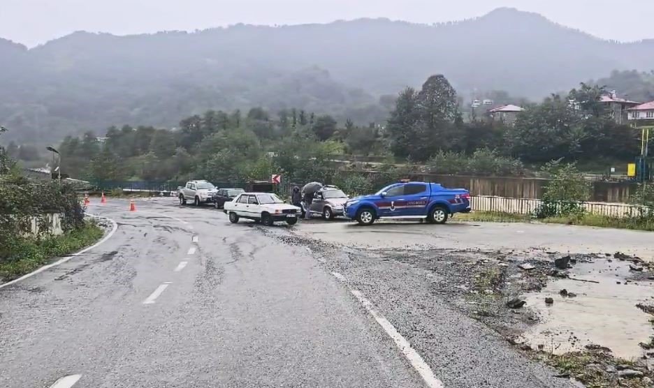 Artvin'de heyelan riski! 16 haneli mahalle boşaltıldı