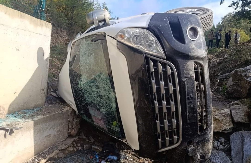 Samsun'da öğrenci servisi devrildi: Yaralılar var