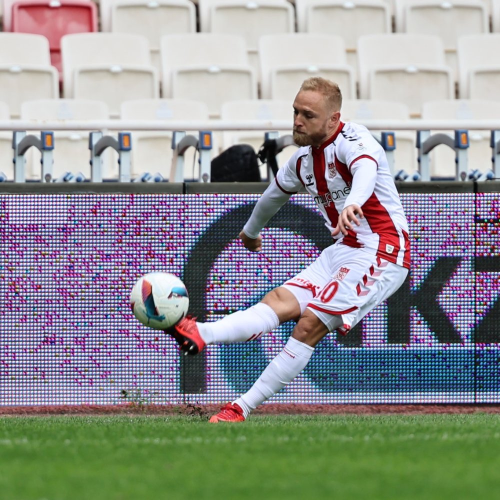 Sivasspor’da sakatlık şoku! Alex Pritchard'ın sağ arka adalesinde yırtık tespit edildi