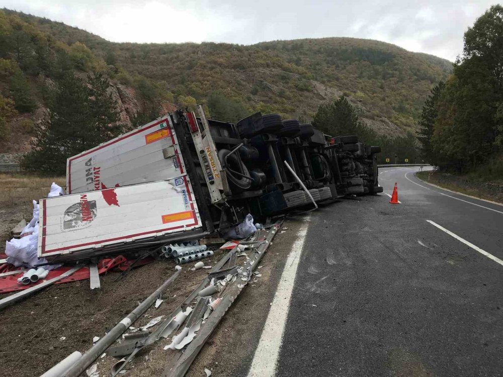 Virajı dönerken kontrolü kaybetti