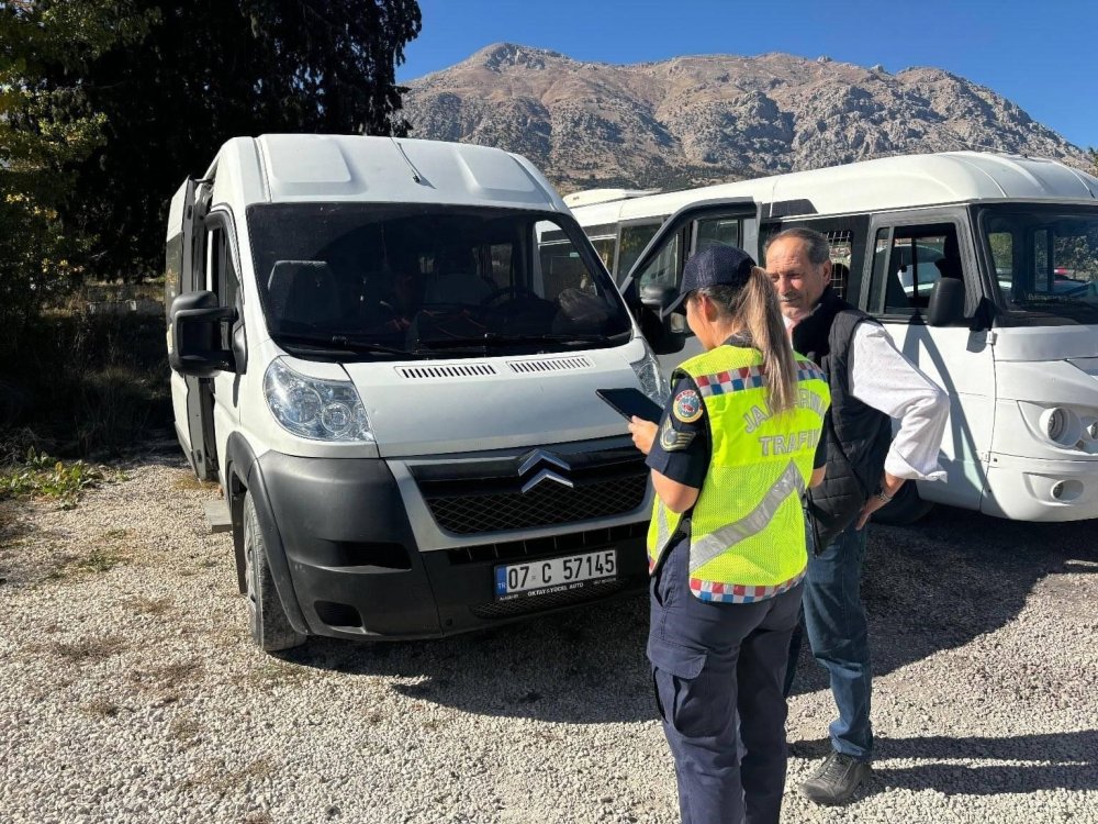 Antalya’da okul servis araçlarına denetim