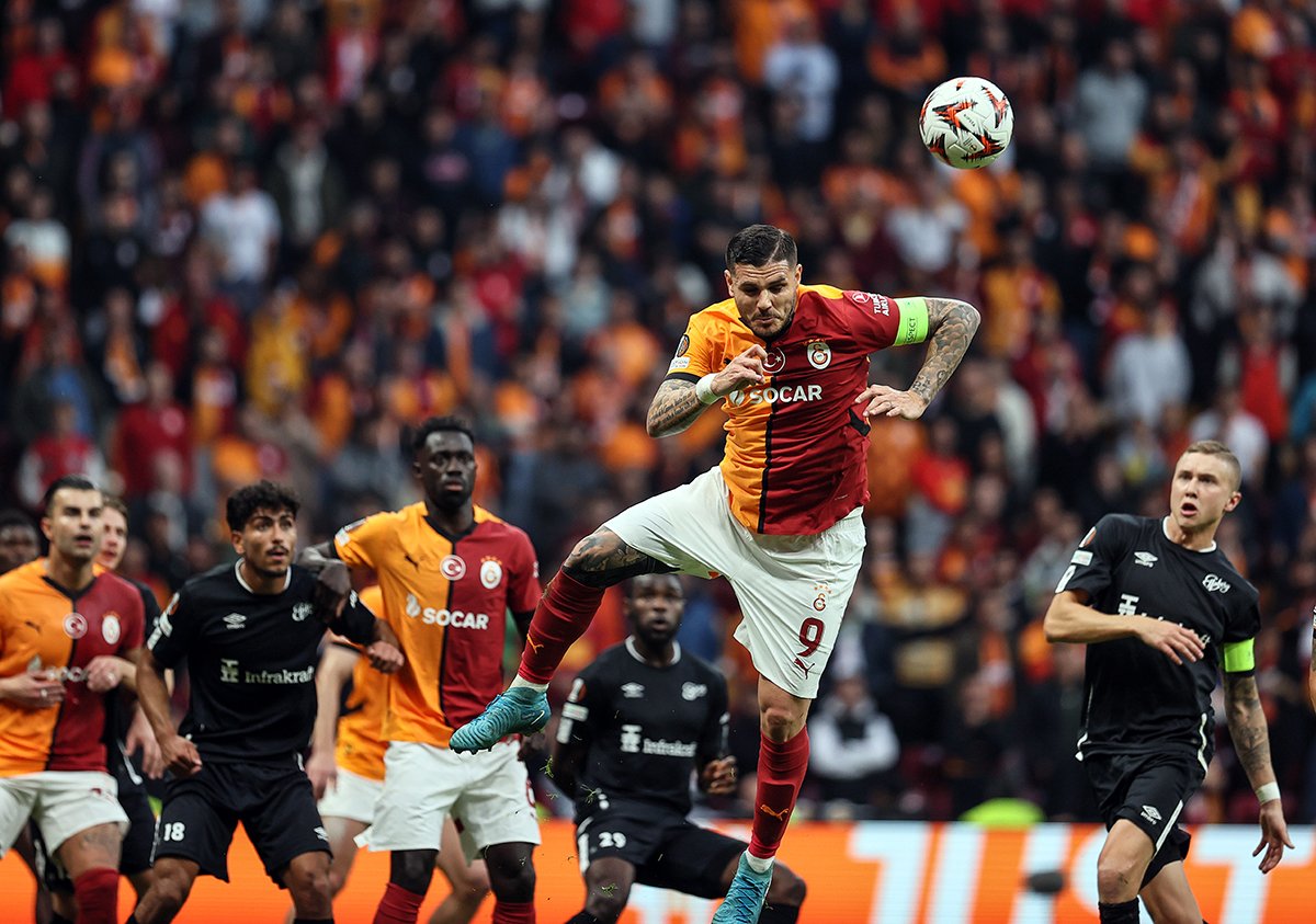 galatasaray-ilk-yarida-farka-kostu-yenicag-1.jpg