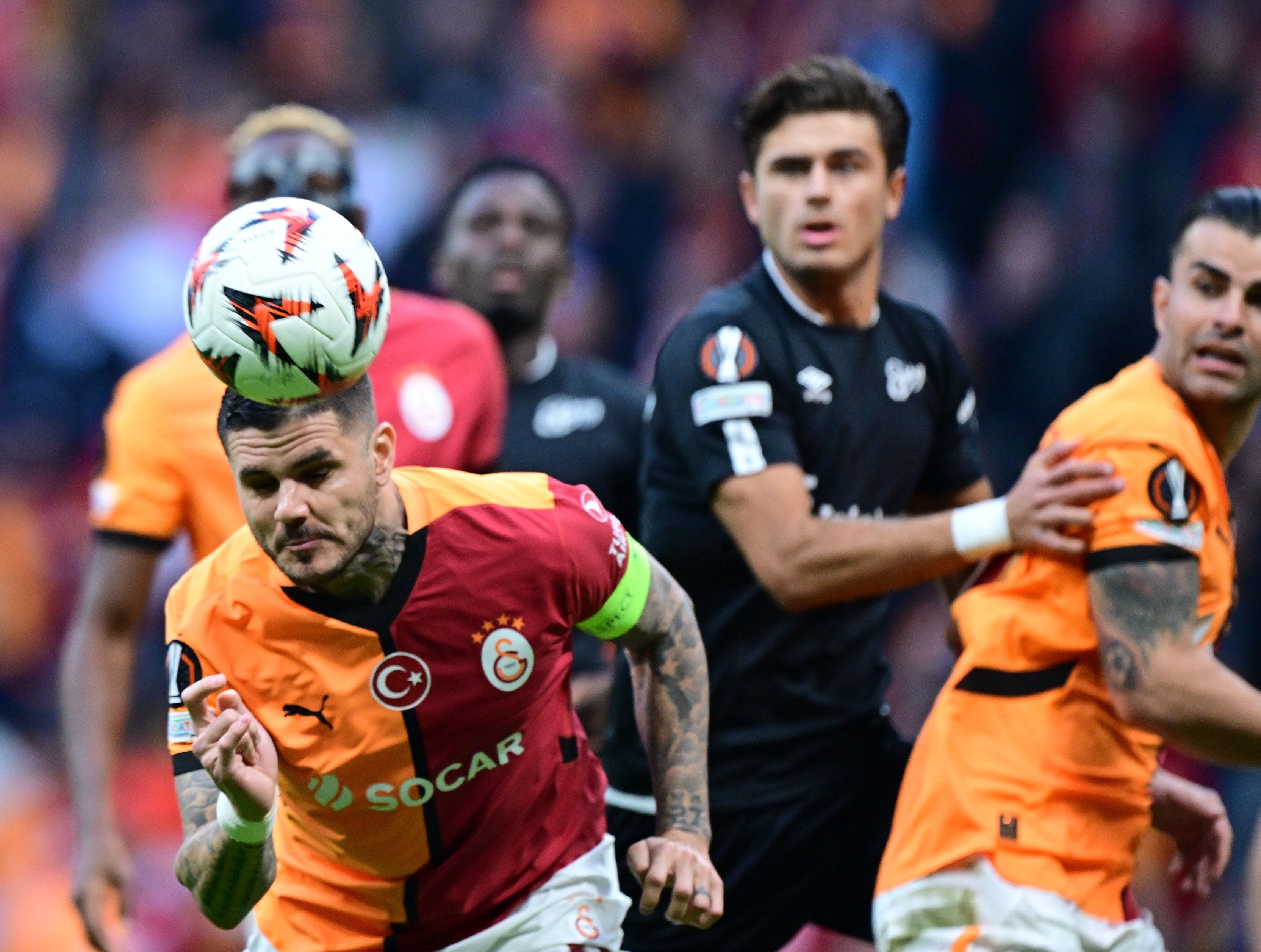 galatasaray-ilk-yarida-farka-kostu-yenicag-14.jpg