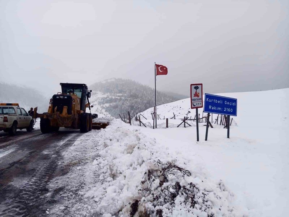 Giresun’da kar yağışı nedeniyle mahsur kalan çobanlar kurtarıldı