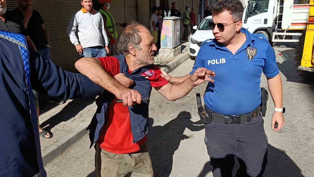 Dükkâna giren zabıta şok oldu! 10 kamyon dolusu çöp çıktı