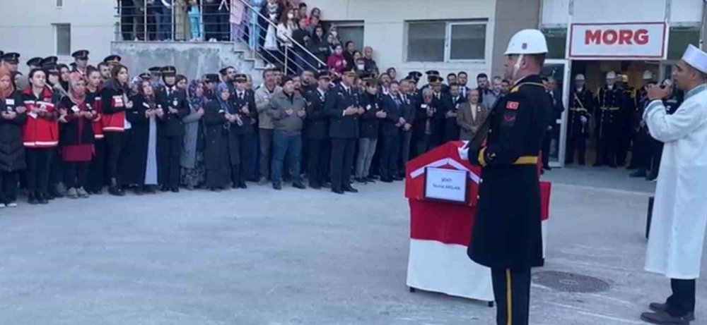 Şehit taksici, son yolçuluğuna askeri törenle uğurlandı