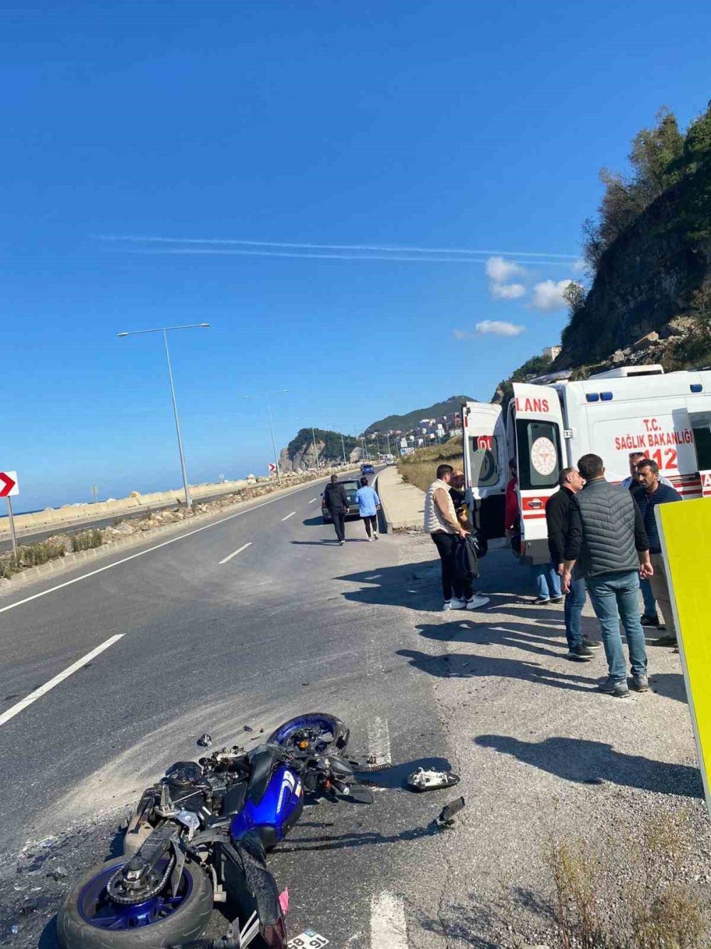 TIR ile çarpışan motosiklet hurdaya döndü