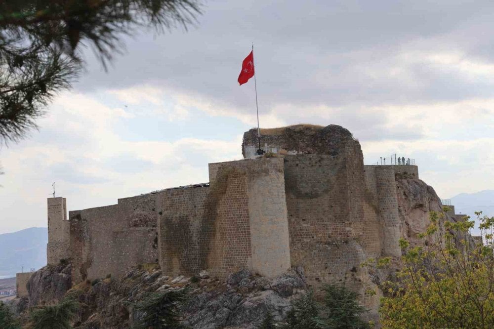 Üç büyük deprem gördü! 5 bin yıllık köyde tek taş bile düşmedi