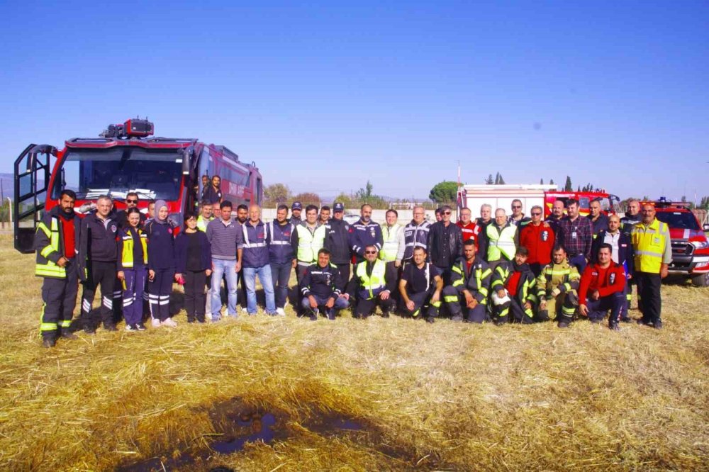 Kocaseyit Havalimanında gerçeği aratmayan yangın tatbikatı