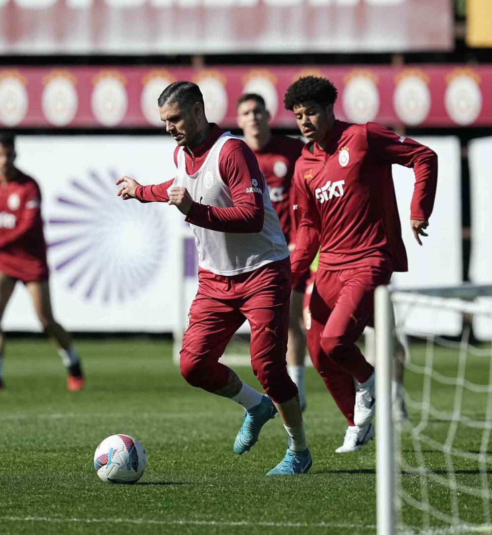 Galatasaray Beşiktaş mesaisini sürdürdü