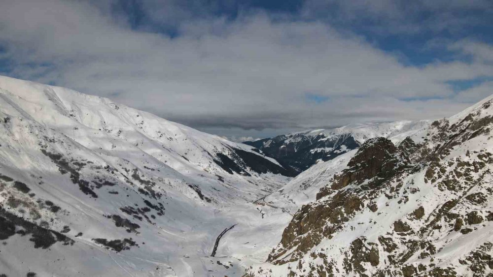 Rize’nin karlı yaylalarından kartpostallık görüntüler