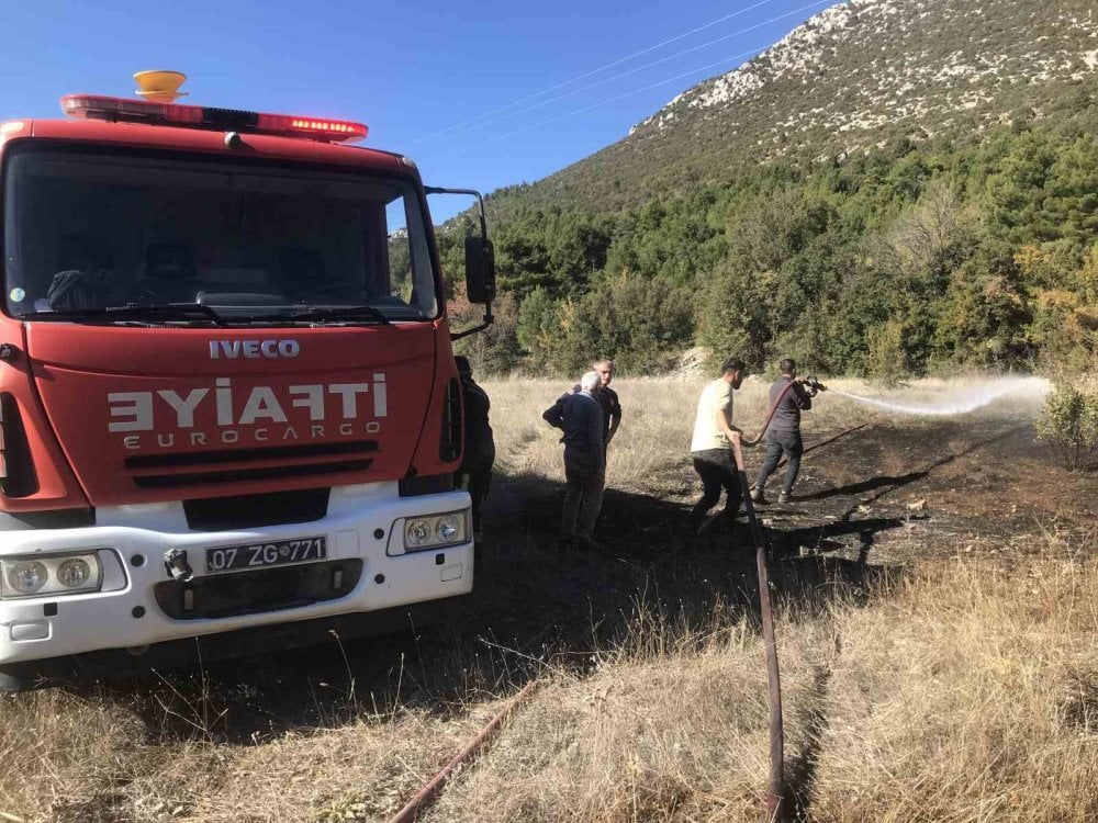 Akseki’de tarım arazisinde yangın